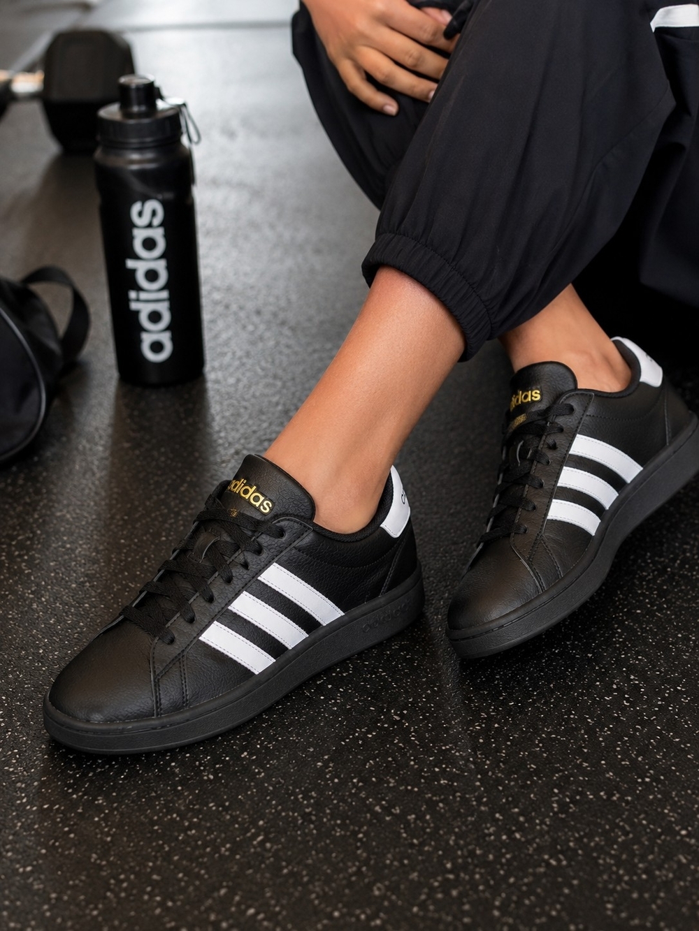 adidas Women's Black & White Classic Trainer - Picture 2 of 10